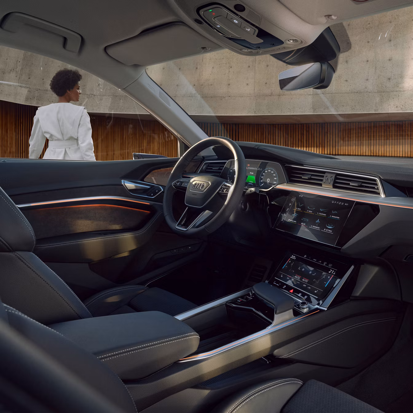 Side cockpit view Audi Q8 Sportback e-tron